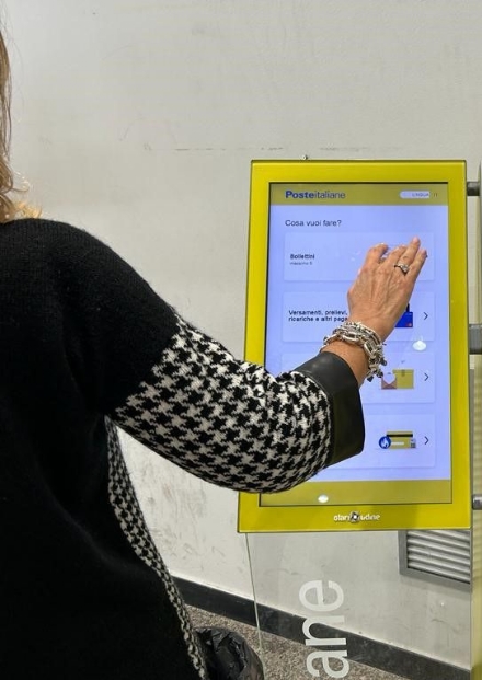 CINTURA - Negli uffici postali si può prenotare il proprio turno allo sportello da smartphone