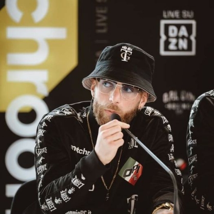 NICHELINO - Il pugile Francesco Grandelli gareggia per la cintura EBU Silver dei pesi piuma