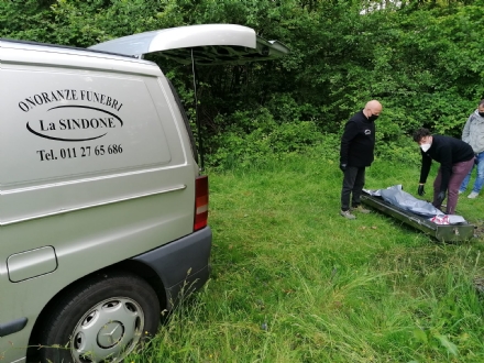 NICHELINO - Cadavere trovato carbonizzato a Stupinigi: oggi l'autopsia