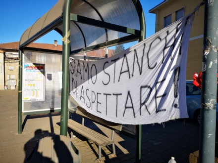 CARMAGNOLA - Borgo Salsasio in rivolta contro tir e smog