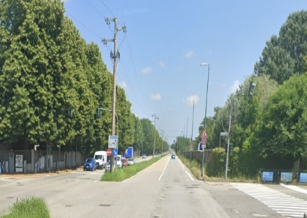 MONCALIERI - Non ci sono soldi per asfaltare via Postiglione, piena di buche e avvallamenti