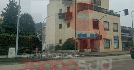 MONCALIERI - Piromane bruciò centralina, dopo due mesi il semaforo è ancora guasto