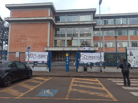 MONCALIERI - La protesta degli studenti del Majorana contro la gestione scolastica
