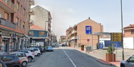 NICHELINO - Scende a comprare le sigarette e gli rubano l'auto