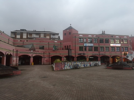 NICHELINO - Addio al "rosso fuoco" del palazzo di piazza Camandona