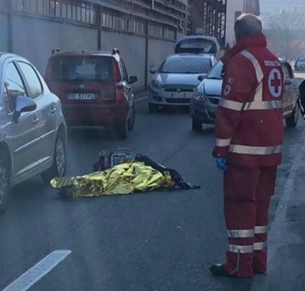 CARMAGNOLA - Accosta l'auto per un malore e muore poco dopo