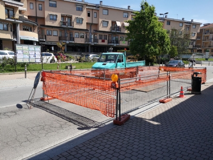 TROFARELLO - Le buche su via Torino causate da una tubatura dell'energia elettrica