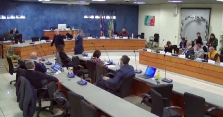 NICHELINO - L'assessore Di Lorenzo: 'Fatti male i lavori sui marciapiedi dalle ditte della fibra ottica'
