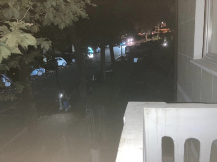 MONCALIERI - Viale del Castello al buio: i passanti camminano con le torce