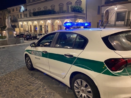 MONCALIERI - La nonnina si smarrisce al mercato e in tasca ha un biglietto 'Se mi perdo chiamate qui'. Soccorsa dalla polizia locale