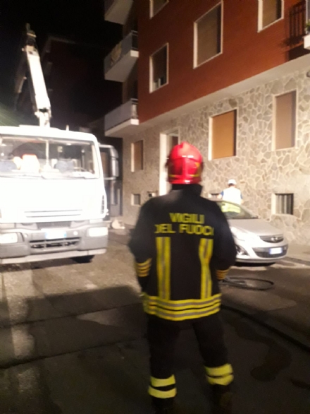 NICHELINO - Grave fuga di gas in via Alleati: vigili del fuoco la lavoro tutta la notte