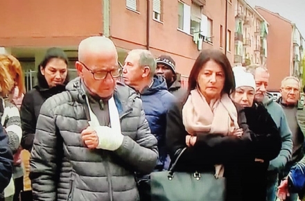 NICHELINO - Riaccesi i riscaldamenti nelle popolari di via Cacciatori, dopo le proteste