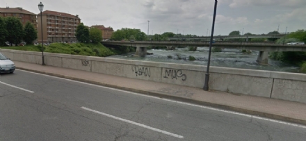 MONCALIERI - Si ripulisce il Po dai tronchi, parzialmente chiuso il ponte su corso Trieste