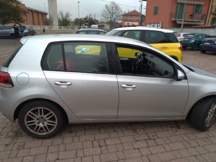 MONCALIERI - Tornano a colpire i predoni delle borse in auto