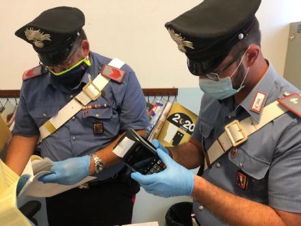 CARMAGNOLA - Truffatori 2.0 con POS mobile a domicilio per raggirare anziani, carabinieri arrestano tre finti addetti del gas