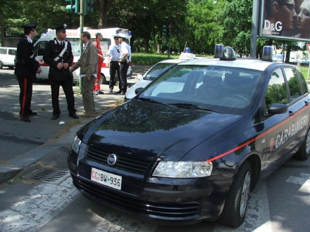 NICHELINO - Pugni in faccia ad una nonnina per rubarle la borsa: 44enne arrestato per rapina