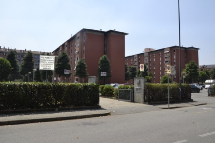 NICHELINO - In via Parri la sistemazione del verde la fanno i residenti