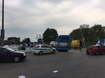 ORBASSANO - Guasto a un autobus in circonvallazione, perde olio e lunghe code