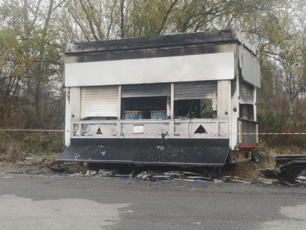 NICHELINO - Data alle fiamme la casa mobile in via Cacciatori