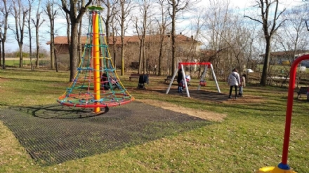 PIOSSASCO - Riqualificati i giardinetti di via Paperia