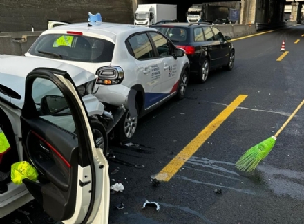 ORBASSANO - Incidente in tangenziale all'altezza Sito, due feriti e traffico in tilt - FOTO