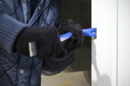 ORBASSANO - Tentano il furto in un agriturismo: malviventi scappano a mani vuote