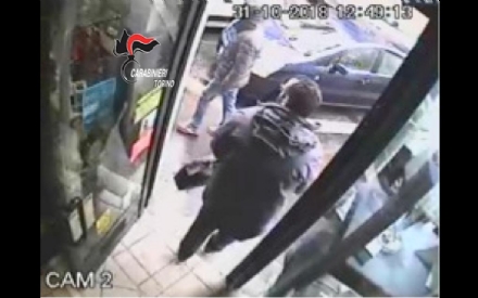 CARMAGNOLA - Rapina la banca ma viene arrestato dai carabinieri