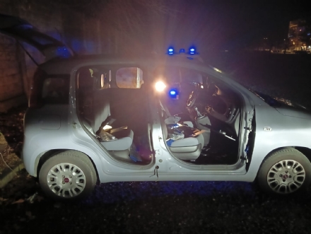 RIVALTA - Nuovo caso di auto rubata e ritrovata spolpata di portiere e pezzi meccanici