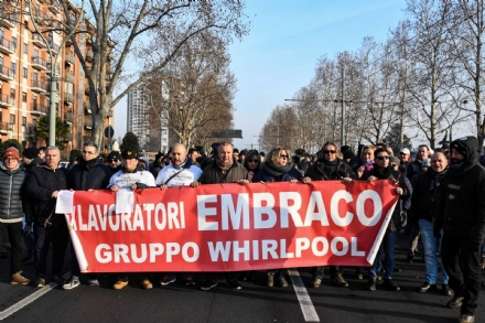 LAVORO - Fallimento Ventures: «Mise valuti accorpamento dossier con Whirpool»