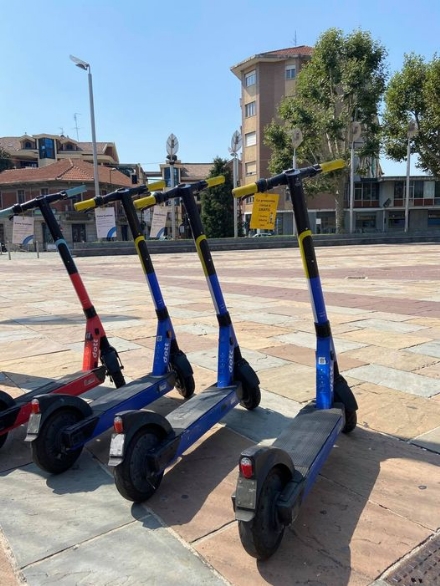 NICHELINO - Arrivano i monopattini: potranno utilizzarli solo i maggiorenni