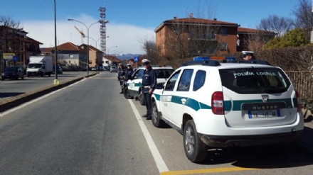ORBASSANO - La polizia locale scopre un nuovo insediamento abusivo di nomadi in circonvallazione esterna