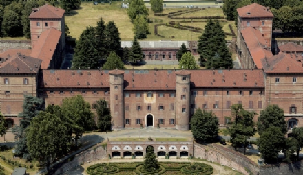 MONCALIERI - Un mese di appuntamenti teatrali tra Cascina Vallere e Giardino delle Rose