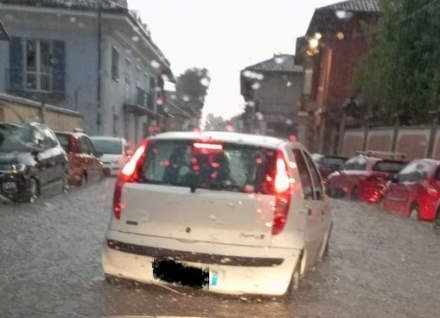 TEMPORALE - La pioggia intensa causa allagamenti in strade, cantine e garage