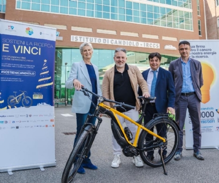 CANDIOLO - Consegnato il primo premio della lotteria benefica organizzata dal centro tumori