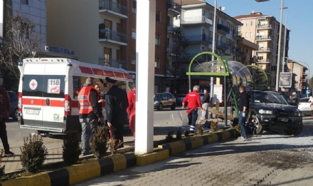 CARMAGNOLA - 'Ho avuto un malore'. Il conducente del suv che ha investito la donna si difende