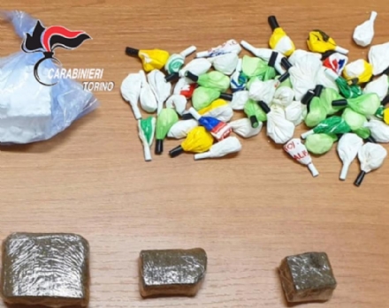 TROFARELLO - Cocaina impacchettata come fossero caramelle: due arresti