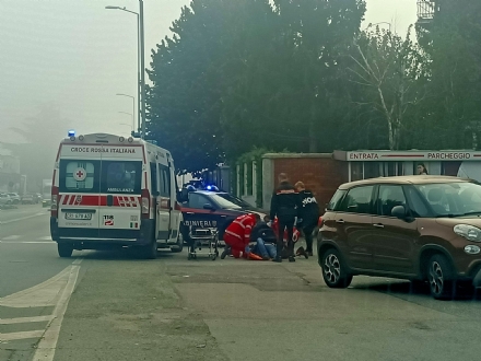 MONCALIERI - Si sente male e cade a terra in corso Savona: paura per un uomo