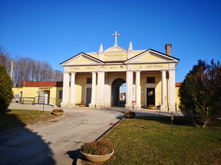 RIVALTA - I nuovi loculi del cimitero già preda dei ladri di ottone