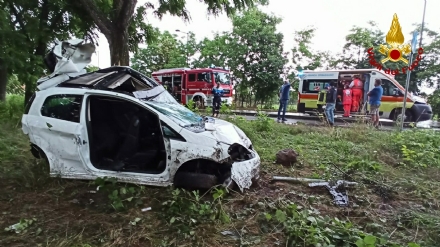 RIVALTA - Perde il controllo dell'auto e si schianta in via Alfieri