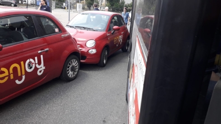 TRASPORTI - Nichelinesi bloccati sull'autobus 14 per auto in divieto di sosta