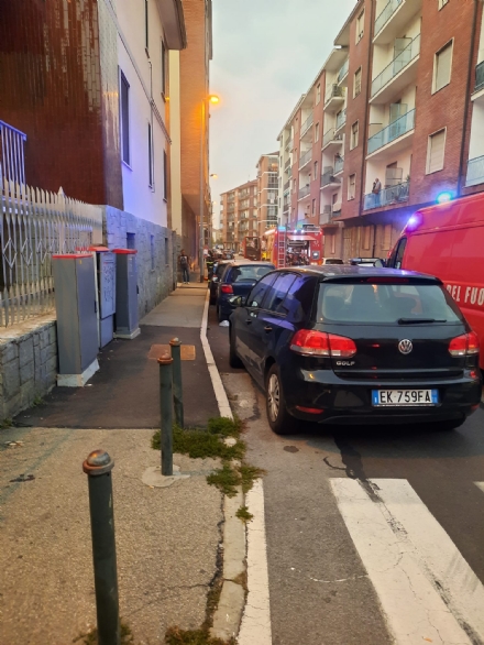 NICHELINO - Incendio in un garage di via Palestrina: a fuoco una macchina