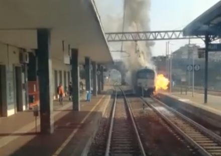 TRASPORTI - Si incendia un locomotore merci, caos sui treni da Moncalieri per Asti