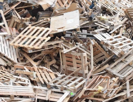 RIFIUTI - Impianto guasto: impossibile buttare il legno negli ecocentri