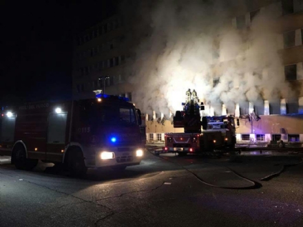 NICHELINO - Bruciano, nella notte del 14 maggio, gli ex uffici della Viberti. Atto doloso