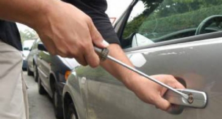 NICHELINO - I predoni dei ricambi auto ora smontano anche i volanti