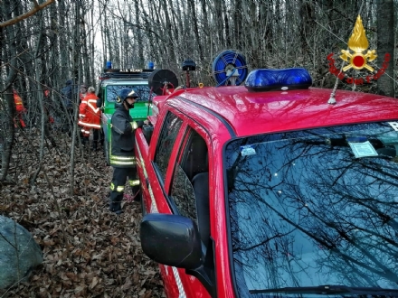 SANGANO - Incendio boschivo: al lavoro vigili del fuoco e Aib