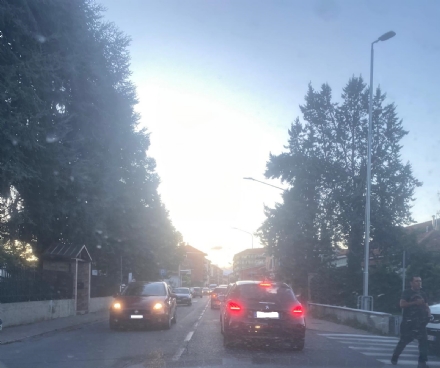 NICHELINO - Passaggi a livello chiusi per mezz'ora e la città va in tilt