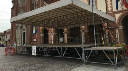 ORBASSANO - Ci sono le majorettes, il sindaco vieta l'utilizzo del palco per il comizio di Salvini