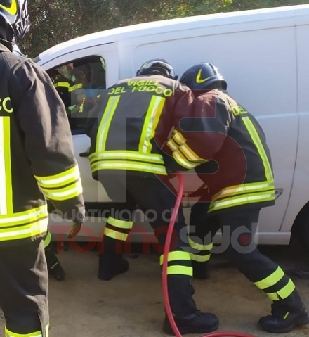CARIGNANO - Caos sulla sp 122 per un incidente tra un furgone e un mezzo agricolo