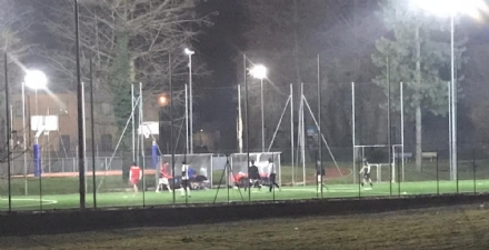 RIVALTA - Il campetto da calcio piace: manomessi i quadri elettrici per allungare il tempo delle luci